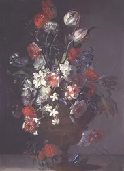 Tulipes, roses et autres fleurs dans un vase sur un rebord