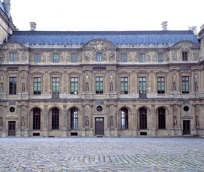 La cour carrée du Louvre, façade du Louvre d