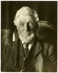 M. Messenger, apiculteur, vers 1905-09
