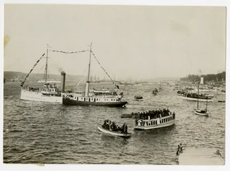 Parade navale, 25 septembre Vue générale vers le tombeau de Grant