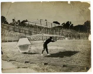 William Avery dans la "Machine à planer"