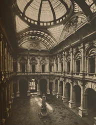 Cour intérieure couverte de verre de la Bourse royale