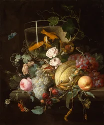 Un bol de poissons rouges, des roses, des fruits et des noix avec des insectes sur un rebord de pierre