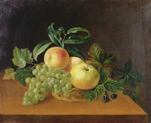 Panier avec pommes, pêche et raisins