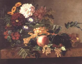 Fleurs et fruits sur une table en marbre