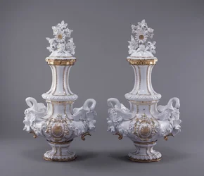 Paire de vases du service au cygne