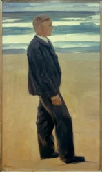 Jeune homme devant les vagues