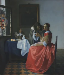 Jeune femme avec un verre de vin
