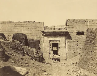 Médinet-Habou, palais de Ramsès Méïamoun, entrée de la seconde cour