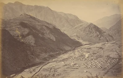 Ali Musjid et camp de Sultan Tarra, montrant Sunga où le major Birch et le lieutenant Fitzgerald, du 27e régiment d