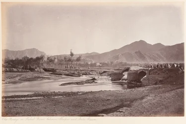 Le vieux pont sur la rivière Kaboul