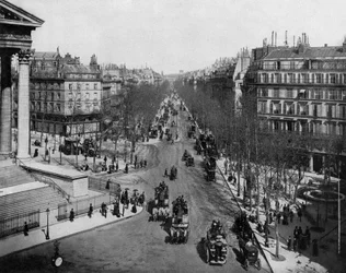 Boulevard Madeleine à Paris, vers 1900