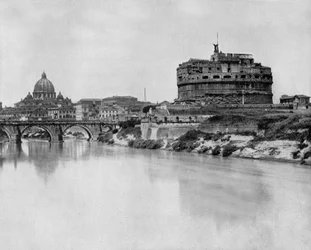 Château Saint-Ange et pont sur le Tibre, en arrière-plan : basilique Saint-Pierre à Rome