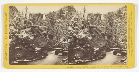 Nevada Fall (700 pieds de haut), depuis la passerelle, après une tempête de neige en juillet, no 1208 de la série «California - Yo-Semite Valley»