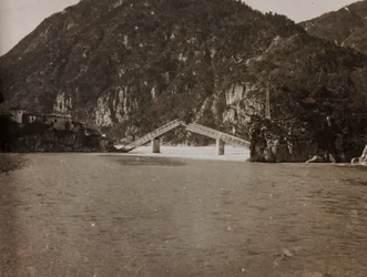 Album "Meine weltkriegs - Erinnerungen Front Sud-Ouest (Carinthie, Italie, Tyrol du Sud) 31/03/1915-12/11/1918 - Josef Zohles Wien": pont miné à Moggio