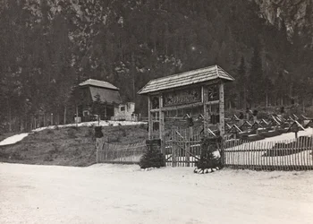 Album "Meine weltkriegs - Erinnerungen Front Sud-Ouest (Carinthie, Italie, Tyrol du Sud) 31/03/1915-12/11/1918 - Josef Zohles Wien": cimetière militaire à Seisse
