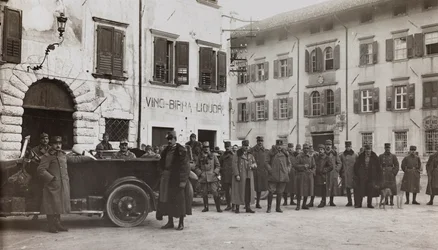 Album "Meine weltkriegs - Erinnerungen South-West Front (Carinthie, Italie, Tyrol du Sud) 31/03/1915-12/11/1918 - Josef Zohles Wien": soldats à Tolmezzo