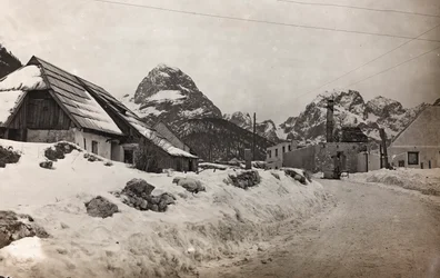 Album "Meine weltkriegs - Erinnerungen South-West Front (Carinthie, Italie, Tyrol du Sud) 31/03/1915-12/11/1918 - Josef Zohles Wien": vue de Cave del Predil