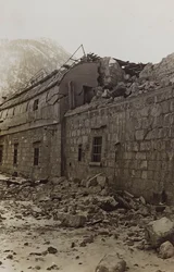 Album "Meine weltkriegs - Erinnerungen South-West Front (Carinthie, Italie, Tyrol du Sud) 31/03/1915-12/11/1918 - Josef Zohles Wien": décombres d