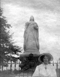 Statue de la reine Victoria, College Green, Bristol, 20e siècle
