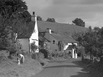 Route de la vallée de la Lyth vers le sud avec les cottages de Winster