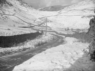Vue vers le haut de "The Struggle" depuis Ambleside en regardant Kirkstone