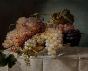 Nature morte avec des raisins dans un plat en porcelaine
