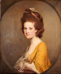 Portrait de Dorothy Hodges, mi-longueur, en robe jaune
