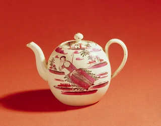 Théière de bergère, décorée par David Rhodes, vers 1770 (faïence)