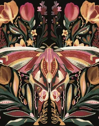 Papillon de nuit aux motifs floraux bohèmes