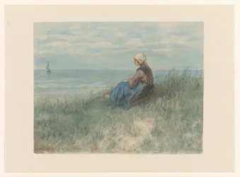 Une femme assise sur une dune regardant la mer