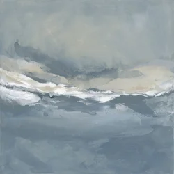Des vagues qui roulent paisiblement sous un ciel serein