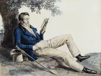 Jeune homme lisant sous un arbre