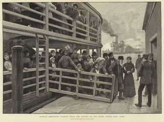Émigrants russes débarquant du tender au bureau des barges, New York