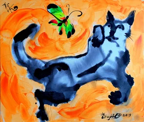 Un chat espiègle et un papillon