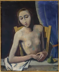Fille devant un rideau