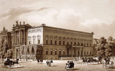 Unter den Linden, Berlin. Le palais du prince Wilhelm, construit par Karl Langhans en 1834-36, et la Bibliothèque royale, construite par Georg Christian Unger 1775-78 selon les plans de Josef Emanuel Fischer von Erlach, surplombant la Platz am Opernhaus