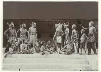 Spectacle de théâtre par des Javanais en costume