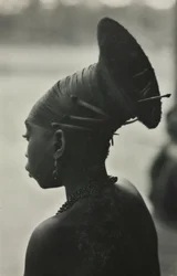 Coiffure Mangbetu, photo de Kazimierz Zagórski, 1928-1938