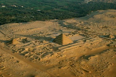 Égypte; Archéologie; Ancien Empire; Saqqara; Pyramide de Djoser, Pyramide à degrés, 3e Dynastie