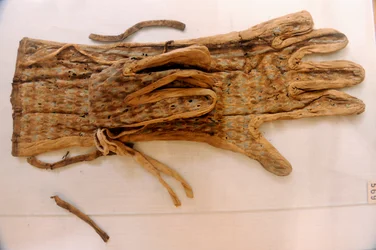Roi Tut; Égypte; Musée égyptien; Le Caire; Gants en lin; JE62675; Nouvel Empire; mm78..., 2005 (photo)