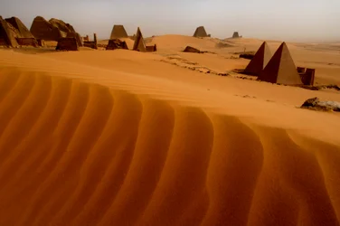 Pyramides de Méroé, pyramides de Begarawiya, Soudan, Nubie, Pharaons noirs, Troisième Période intermédiaire, 2007