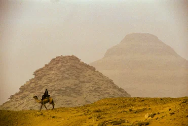 Saqqarah; Pyramide de Téti; 6e dynastie; Pyramide de Djéser (en arrière-plan); Égypte