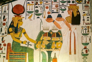 Tombe de Néfertari; Néfertari offre du vin à un groupe de divinités; Égypte, Vallée des...
