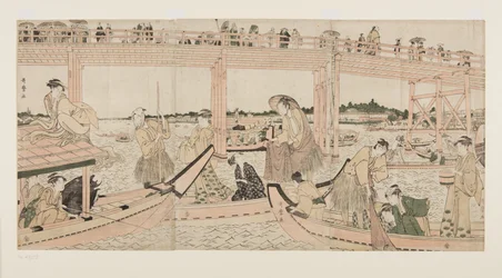 Bateaux de pêche avec filets sous le pont Ryōgoku