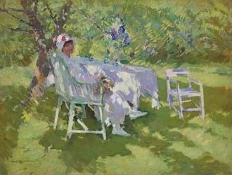 Dame en Blanc Assise dans un Jardin