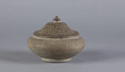 Boîte avec couvercle, dynastie Silla, 55 av. J.-C.-935