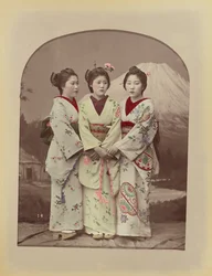 [Trois filles]