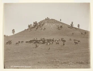 Travailler un petit groupe dans les collines, vers 1900