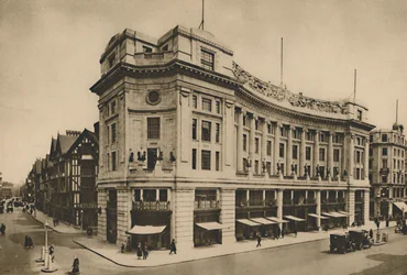 East India House, façade individualisée de Liberty sur la nouvelle Regent Street, vers 1935